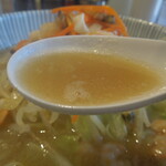 らーめん専門店小川 - スープはとろみのある野菜魚介スープ