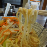 らーめん専門店小川 - 麺はコシのあるストレート中細麺