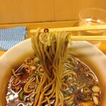 一〇そば - 輪切り唐辛子を少しだけ入れると旨い