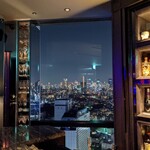 DINING & BAR TABLE 9 TOKYO - 忙しいのに　東京タワーはこの裏側で　あちらから←キレイに見えますよ　と教えてくれました。