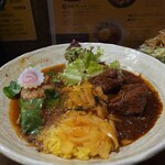 SPICY CURRY 魯珈 - 限定カレーのROKA風★欧風豚スペアリブのカレーとトリプル鶏出汁カレー～鶏ックor鶏ィート～の２種カレー＋スパイス福神漬け