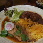 SPICY CURRY 魯珈 - 限定カレーのROKA風★欧風豚スペアリブのカレーとトリプル鶏出汁カレー～鶏ックor鶏ィート～の２種カレー＋スパイス福神漬け
