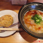 麺や 七 - 料理写真:とんこつ醤油ラーメン＋炒飯セット　780円＋200円