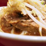 ラーメン二郎 - 豚の厚み