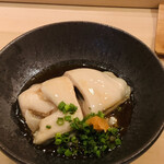 寿し芳 - 大きな生牡蠣。味も本当に美味しい^_^