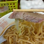 ラーメン二郎 - ｻｸｯと身が離れます