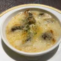 洋食 つばき - 薄墨舞茸と椎茸と飛騨なめこのグラタン