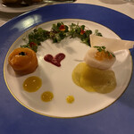 ブルーバイユー・レストラン - スモークサーモントラウト、帆立貝とイクラ、ビーフのムース