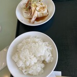 花梨 - 蒸し鶏と豆腐のサラダとライス