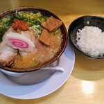 武者気 - 辛味噌らぁ麺　830円　ライス　小　100円