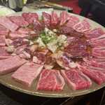 焼肉 筒井 - 上ロース、ハラミ、骨付きカルビ、センマイなど。