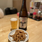 ぎょうざの満洲 - 瓶ビールはアサヒ。そして別注のメンマ