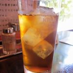 台湾料理　百楽門 - 大きなグラスに入ったウーロン茶