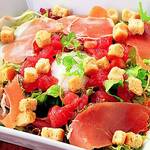Caesar salad with Prosciutto and tomatoes