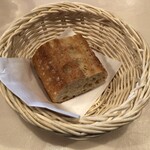 パリのワイン食堂 - 美味しいパン