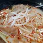 台湾料理　嘉宴楼 - 豚辛ラーメンのアップ