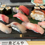 回転寿司 魚どんや - 地魚満喫セット 2200円。