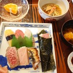 Sakafunesushi - お昼のすしセット