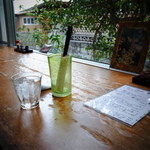 カウンターから外を