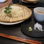 酒と饂飩 こなから - 冷えた細うどん！！くるみタレ