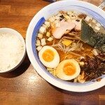 麺屋 悠 - 限定の揚げネギ醤油そば（800円）、味玉（100円）