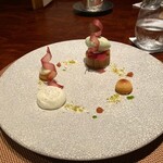 ピエール - バジル　ホワイトチョコレート　ルバーブ