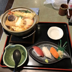 たわら家 - 料理写真:鍋焼きうどん＆握りランチ（税込み１０００円）