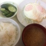 きぬ川 - 目玉焼き定食