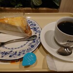 Dotoru Kohi Shoppu - ミルクレープ、ブレンドコーヒー(S)