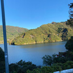 朝日屋 - 秋も深まり、草木ダムの水もたっぷり。
