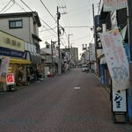 Eikokuya - お店がある通り沿い