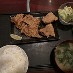 Izakaya Shokudou Fuji - カリカリのジューシーな唐揚げ