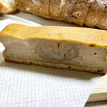 Panc - とてもしっとり、栗のチーズケーキ。
                        濃厚で食べ応えがあるので、温かい紅茶でさっぱりと。