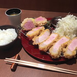 epais - 茶美豚の特選ロースカツ＆ヘレカツ定食（2550円）