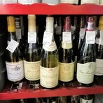ラ　ブルゴーニュ - モンラッシェグランクリュも豊富に取り揃えています。
