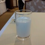 Hotel Karuizawa Elegance - 牛乳