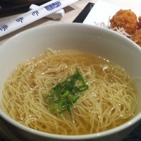 老香港酒家京都 - おすすめランチ￥１２６０は麺かおかゆから選択できます。