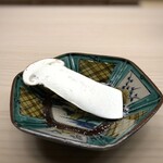 片折 - ◆まずは「生」で。お塩のみで頂きます。 生で頂くのは初めて、香りも食感もお味も愉しめます。