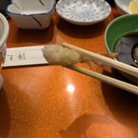 天ぷら すず航 - 中は少ししっとりの海老