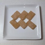 桔梗屋 - 白い皿に