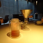 ムニ アラン デュカス - ウエルカムドリンク作成中