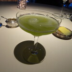 ムニ アラン デュカス - ノンアルカクテル　このグラスが本当にムーディでした。そして、左奥のシルバーの塩入れMYお気に入り