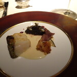 ムニ アラン デュカス - くえと黒無花果 ソース・シャンパーニュ　小さめポーションで
