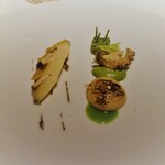 ムニ アラン デュカス - 鮑と松茸 ロメインレタスとシーアスパラガスのコンディモン　お腹がいっぱいで、少量にしてもらいました