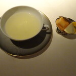 ムニ アラン デュカス - ハーブティーとフルーツ