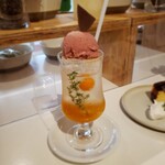 ミョウコウコーヒー - ホオズキのクリームソーダ＆バスクチーズケーキ