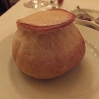 ル・ブルギニオン - パンはハードで料理に合います