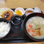 妙高サービスエリア 下り 軽食・フードコート - 自家製あったか豚汁定食　850円