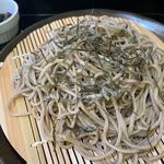 山見茶屋 - 蕎麦は十割そば、蕎麦の味や香りが濃厚で歯ごたえのあるお蕎麦です。