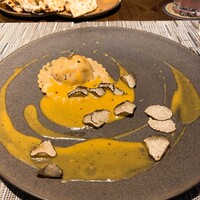 SPICE LAB TOKYO - ⑤インドの伝統的なパスタ生地で包んだ毛ガニのラヴィオリ　レンズ豆の甘酸っぱいソースとトリュフの香り
